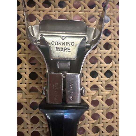 CORNING WARE 2 VTG Detachable Lock On Pot Casserole Twist Handle/Holder Black - Picture 3 of 11